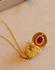 Véritable collier pendentif médaillon oeuf en or royal rubis