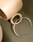 Minimalistisch design Möbius band met ruitpatronen