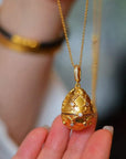 Véritable collier pendentif médaillon oeuf en or royal rubis