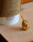 Véritable collier pendentif médaillon oeuf en or royal rubis