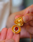 Véritable collier pendentif médaillon oeuf en or royal rubis