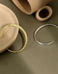 Minimalistisch design Möbius band met ruitpatronen