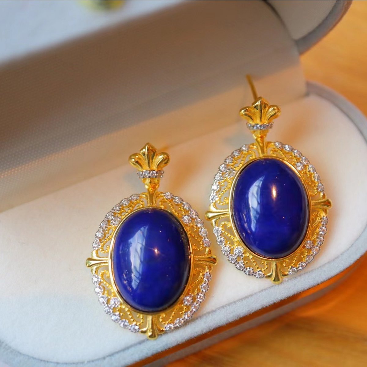 Koninklijke Lapis Lazuli hangende oorbellen in renaissancestijl