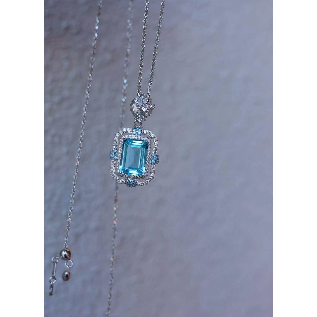 Ice Queen - sprankelende blauwe topaas grote hanger ketting