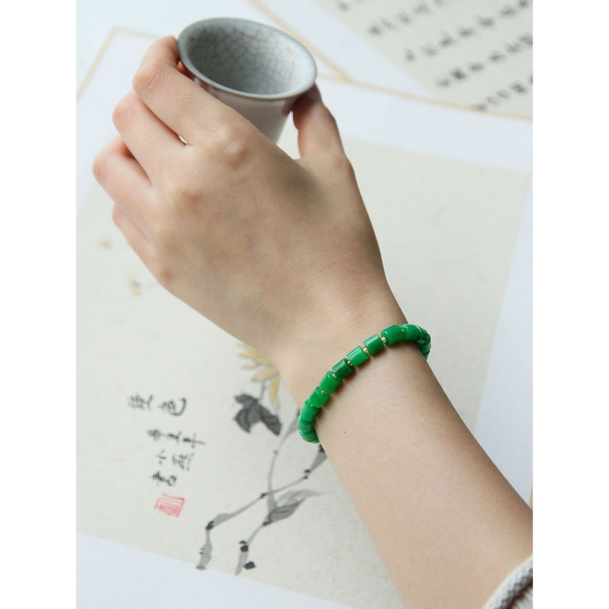 Bracelet minimaliste de perles de jade vert vibrant - Qualité AAAA