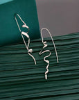 Minimalistische Swirl Line Drop Earring