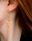 Minimalistische Swirl Line Drop Earring